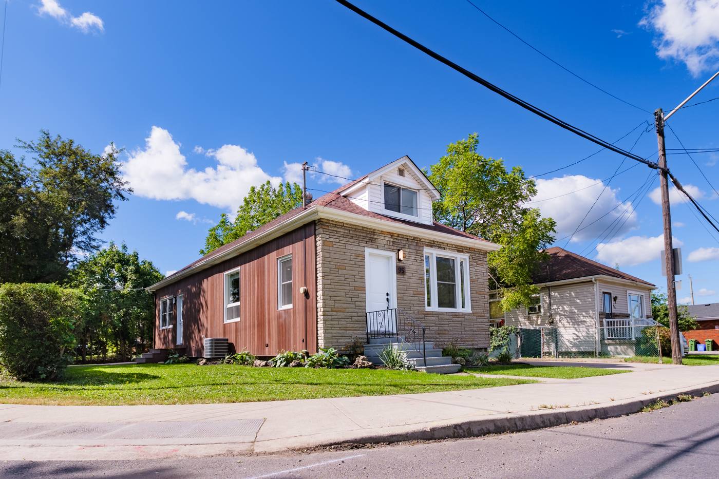 9-Bedroom Hamilton Mountain House For Sale!